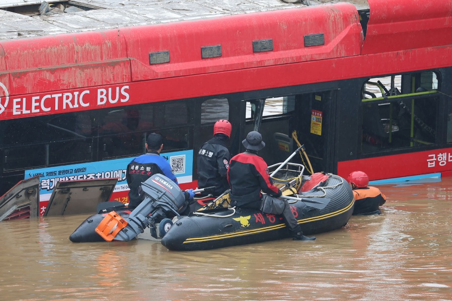 दक्षिण कोरियामा मुसलधारे वर्षाका कारण मृत्यु हुनेको संख्या ३७ पुग्यो