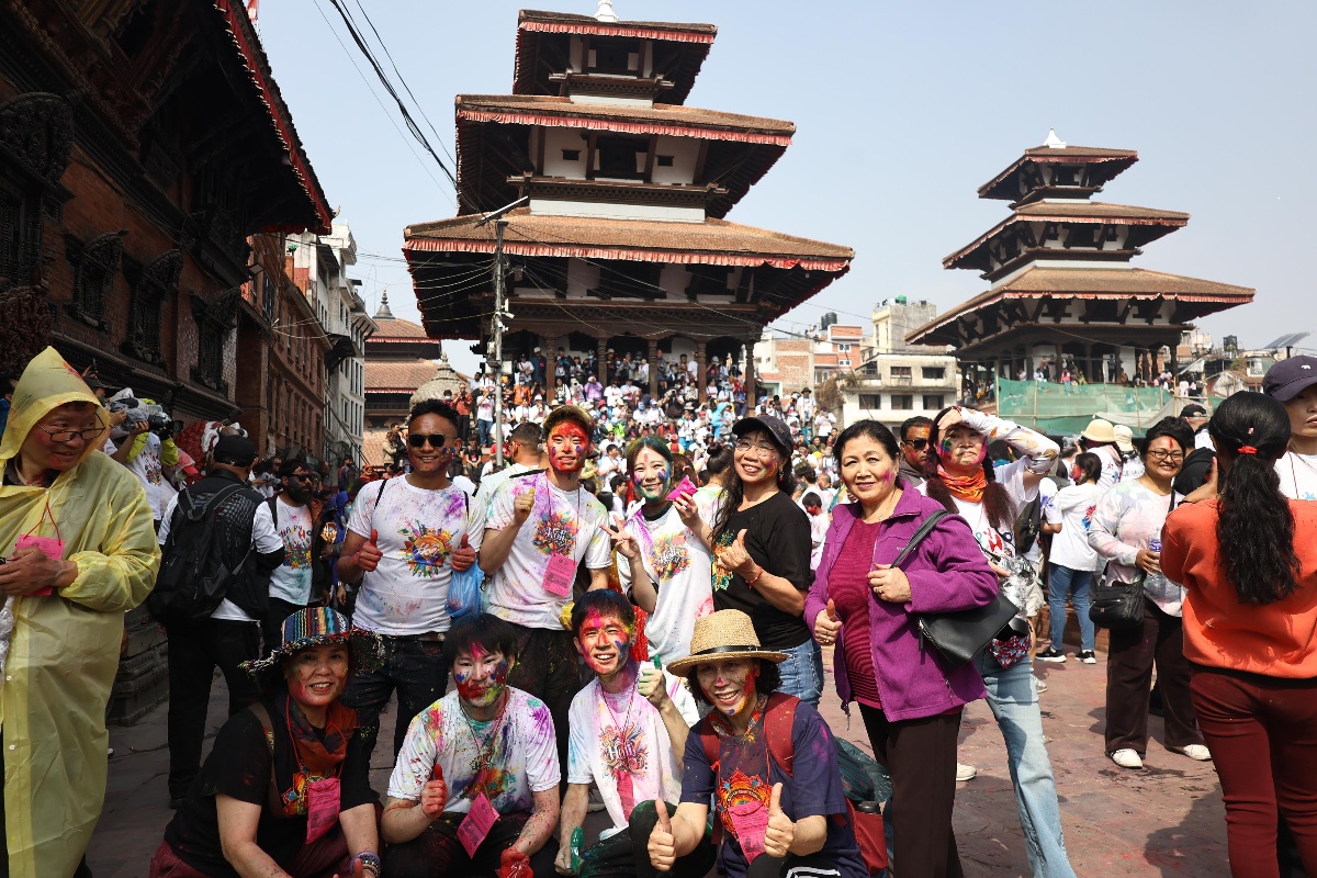 हिमाली र पहाडी जिल्लामा मनाइयो होली पर्व