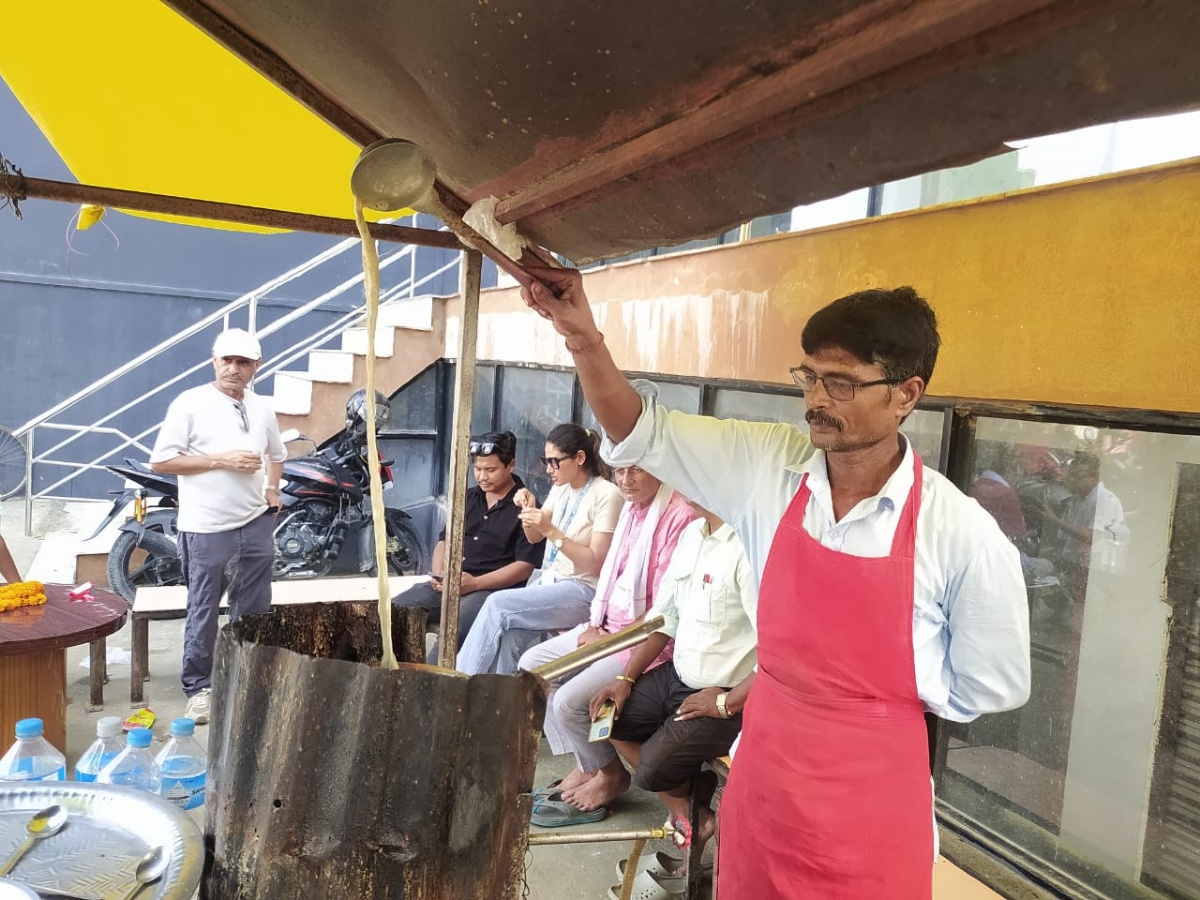 चिया बेचेर मासिक १ लाख कमाइरहेका विनोद