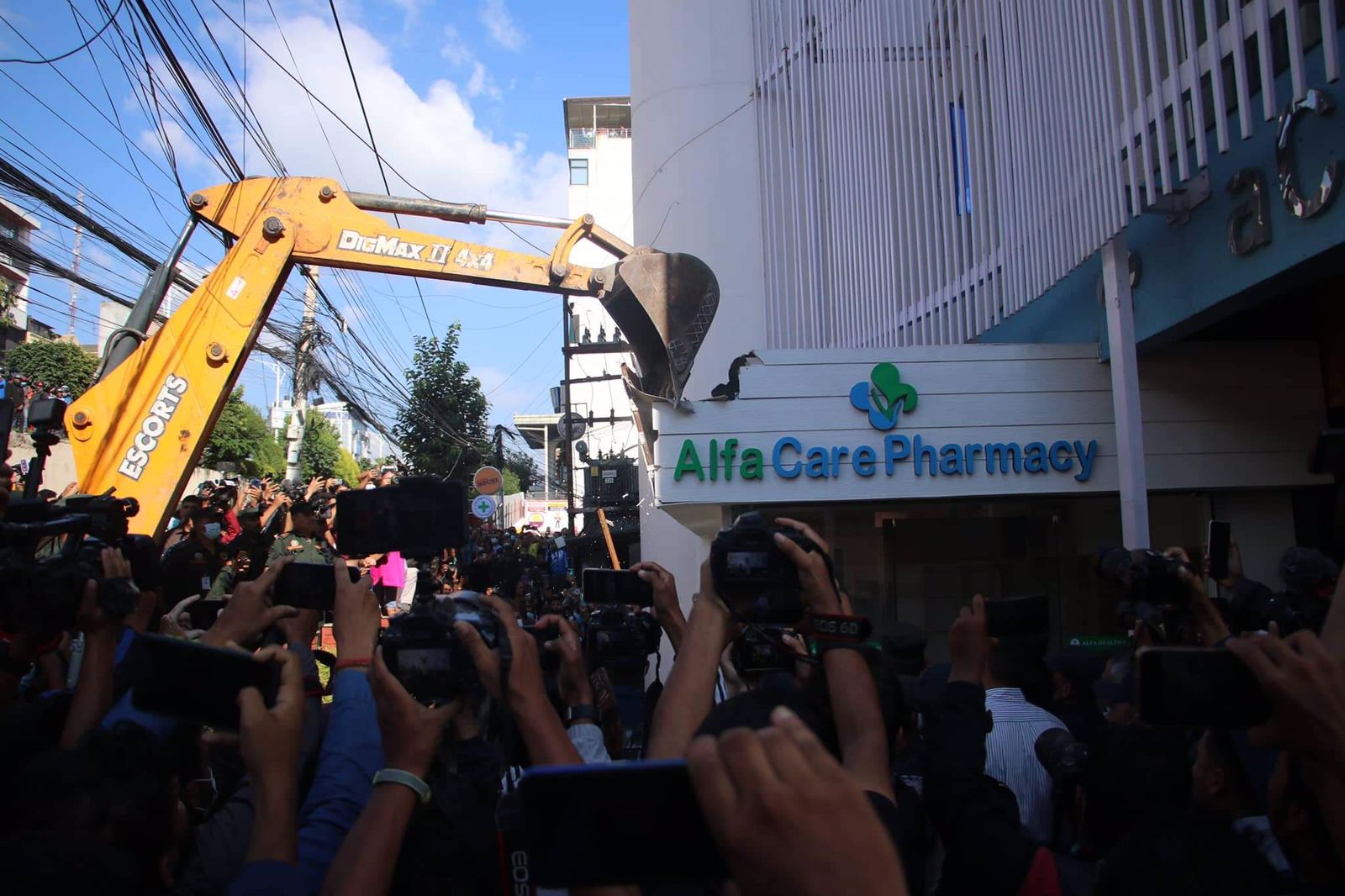 मेयर बालेन शाह अघिअघि, डोजर पछिपछि