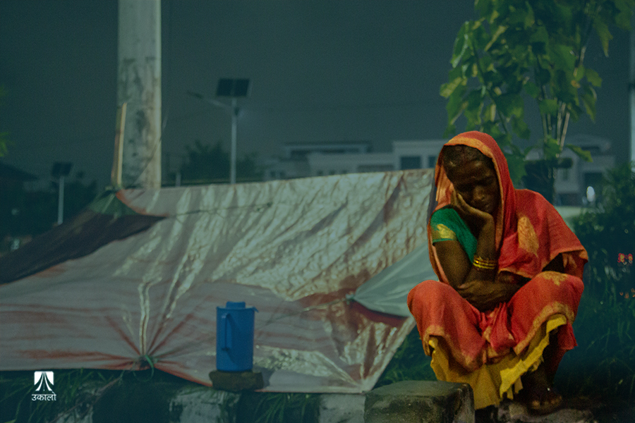 माइतीघरको त्रिपालभित्र न्याय खोज्ने कष्टका १ महिना: दिउँसो चर्को घाम र धुलो, राति खलखली पसिना