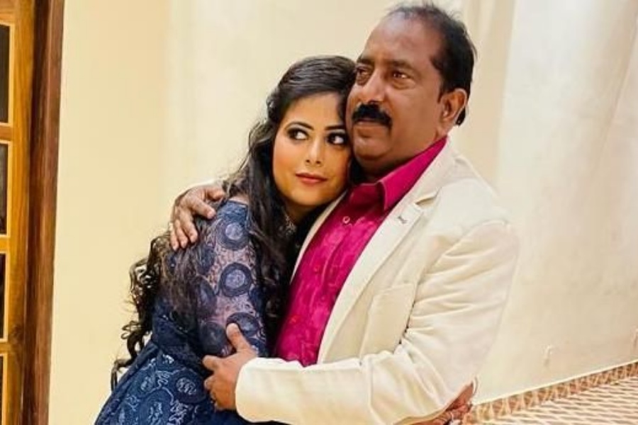 छोरीको वैवाहिक जीवन सुखद नभएपछि बुवाले बाजागाजासहित घरमा लिएर आए