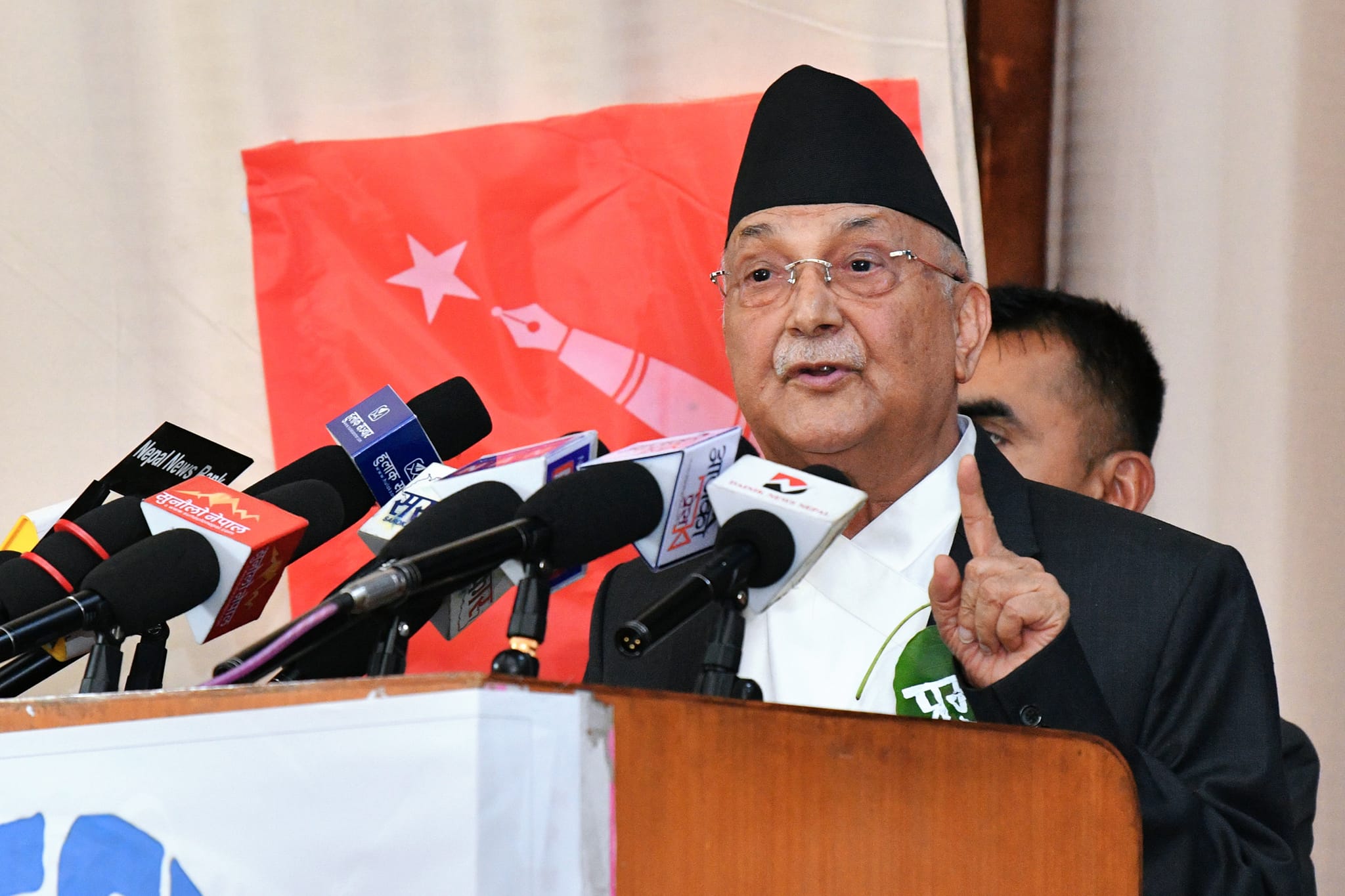 प्रधानमन्त्री दाहालले ‘रअ’ प्रमुखलाई लुकेर भेटेको ओलीको दाबी