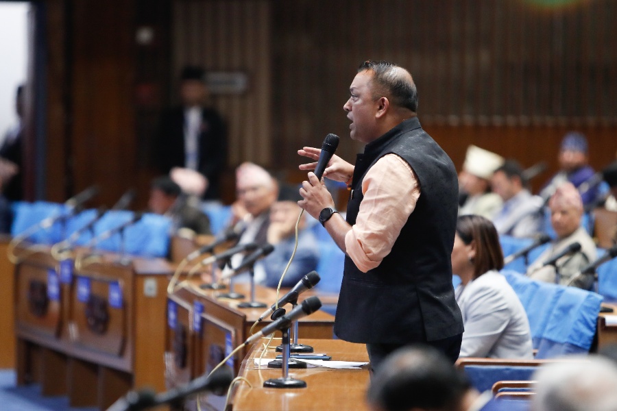 गृहमन्त्रीलाई गगनको प्रश्न– काठमाडौँमा एक्लै हिँड्न नमिल्ने हो?