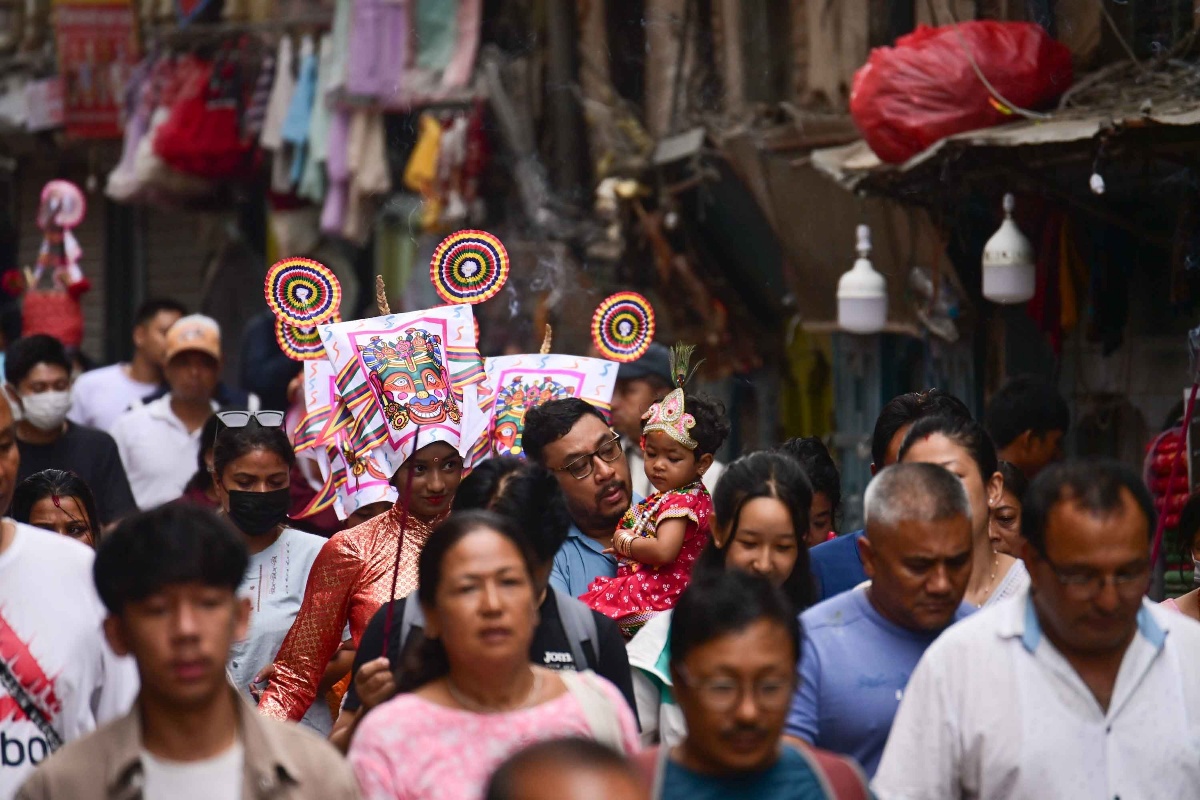 गाईजात्राका अवसरमा काठमाडौँका टोलटोलबाट सांस्कृतिक झाँकी