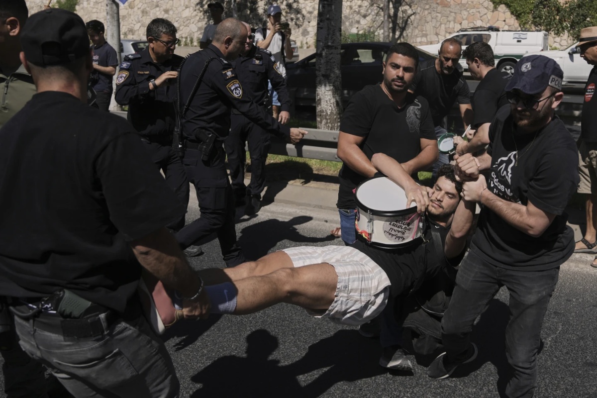 गाजा युद्ध: इजरायलमा चुलिँदै गएको निराशा देशव्यापी विरोध प्रदर्शनमा परिणत