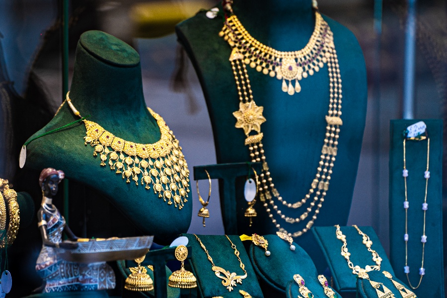 तोलामा झन्डै ७ हजारले घट्यो सुन