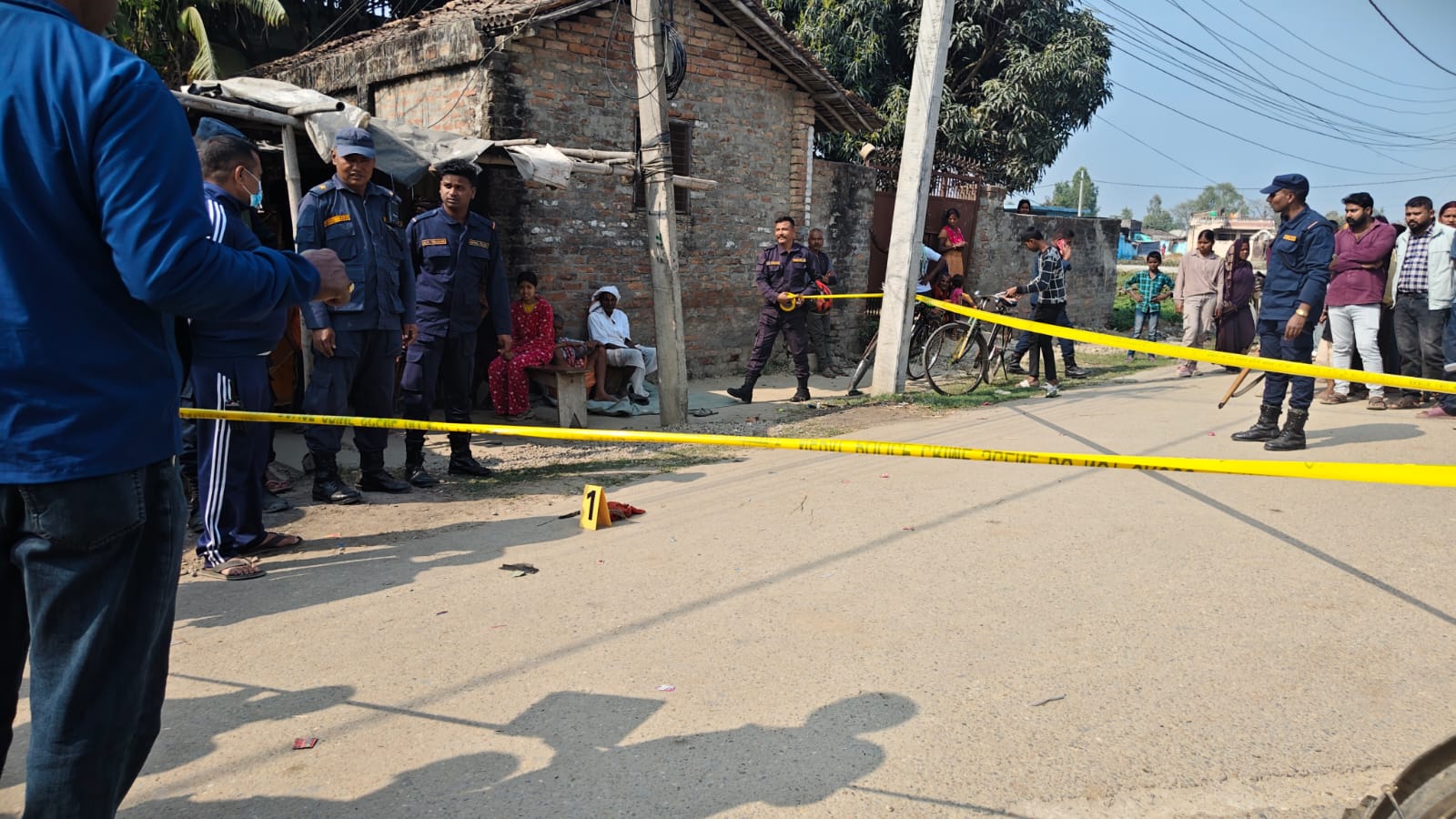 मलंगवामा बेवारिसे पेस्तोल पड्किँदा एक बालक घाइते