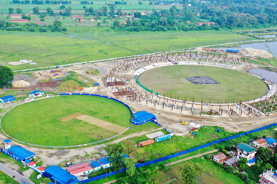 नमूना मैदान (बायाँ) र निर्माणाधीन रंगशाला।