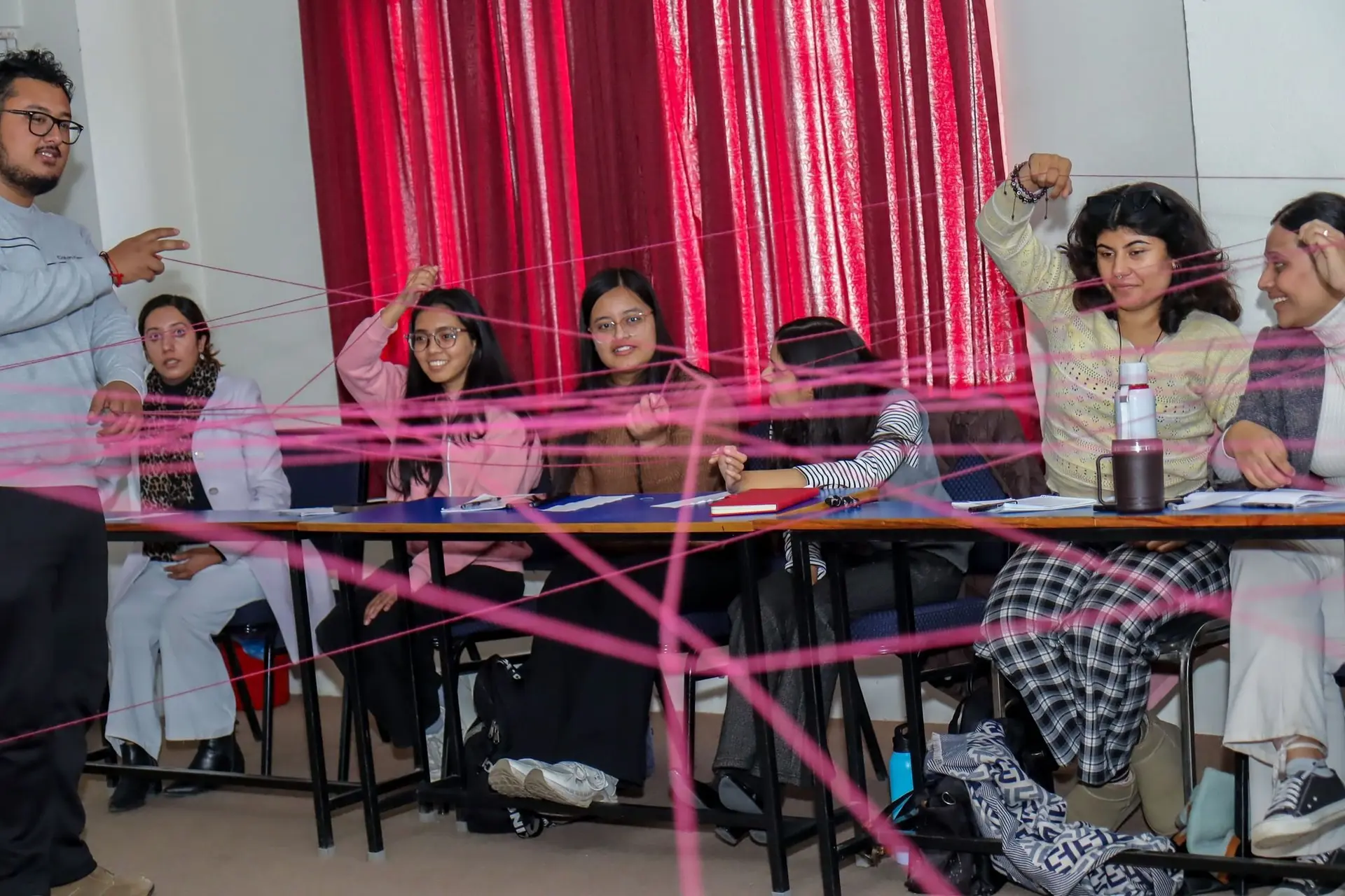 धुम्बाराहीस्थित नेशनल कलेजमा मनोविज्ञान अध्ययनरत विद्यार्थी।