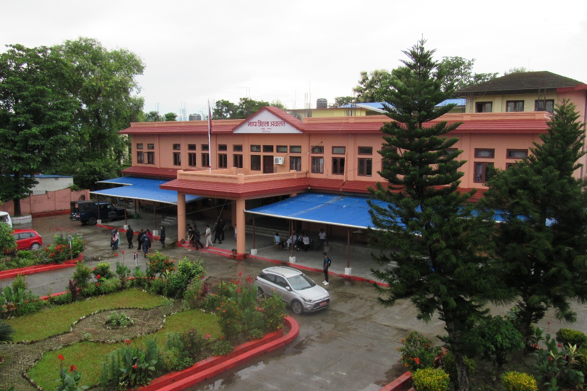 झापामा ‘कसलाई भोट हाल्नुहुन्छ?’ भनी प्रश्न सोधे कारबाही