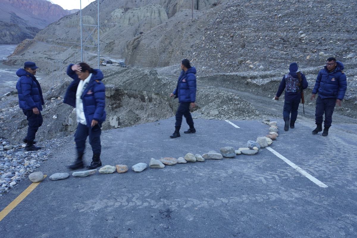 कागबेनी–कोरला सडकमा पहिरो, यातायात सञ्चालन हुन समय लाग्ने