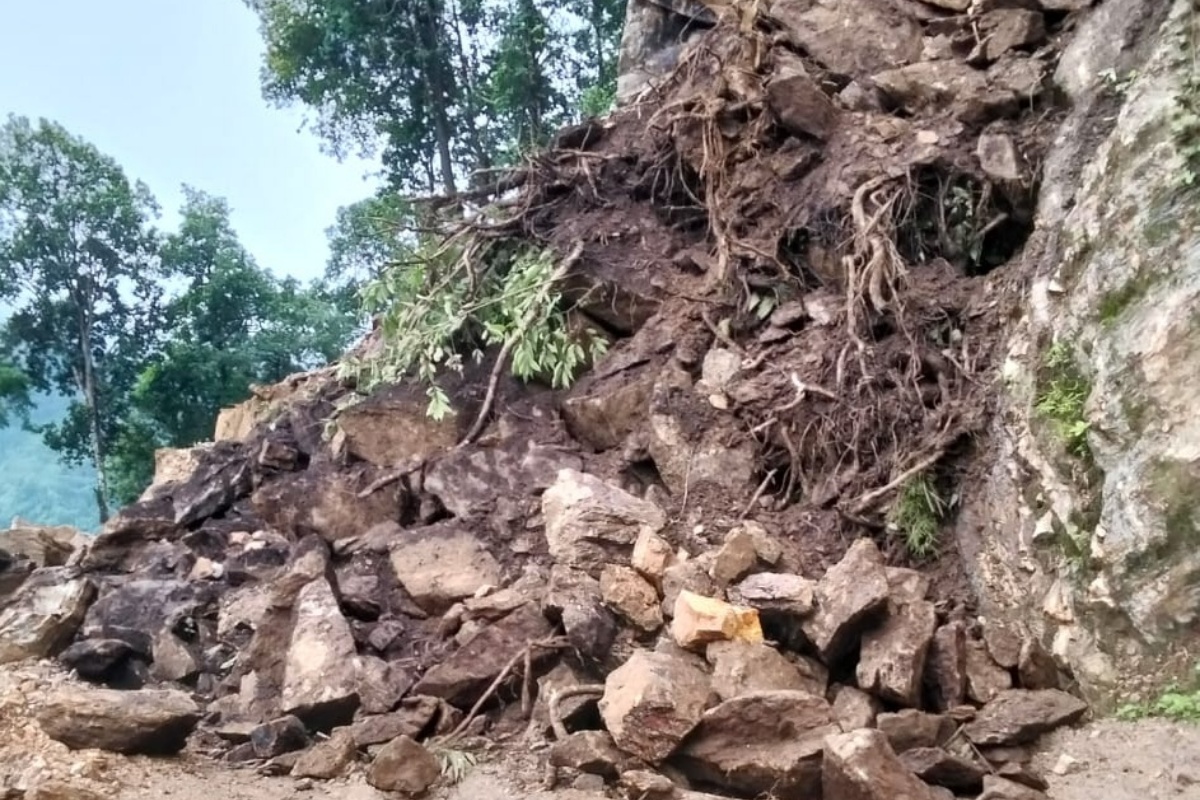 पहिरोले केचना–कञ्चनजंघा सडकको इलामखण्ड अवरुद्ध