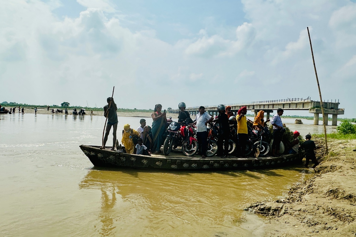 कमला नदीमा १४ वर्षमा पनि बनेन पुल