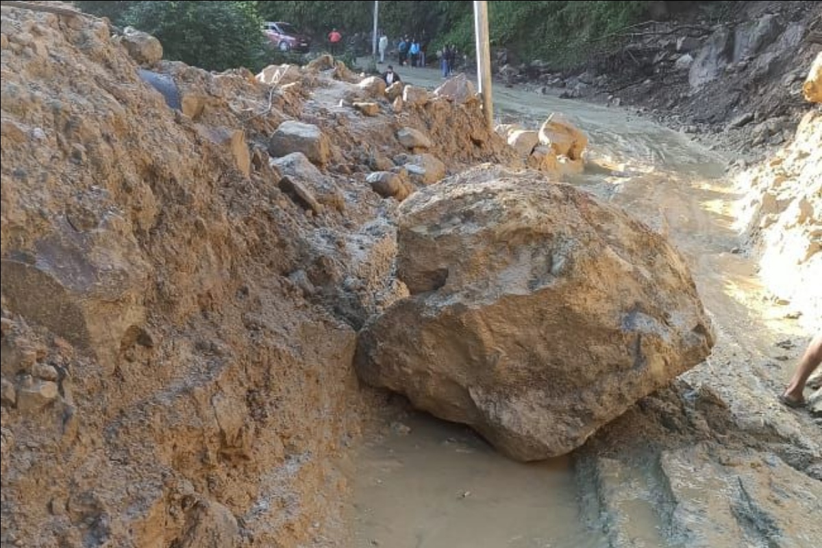 पहिरोले कान्ति लोकपथ अवरुद्ध