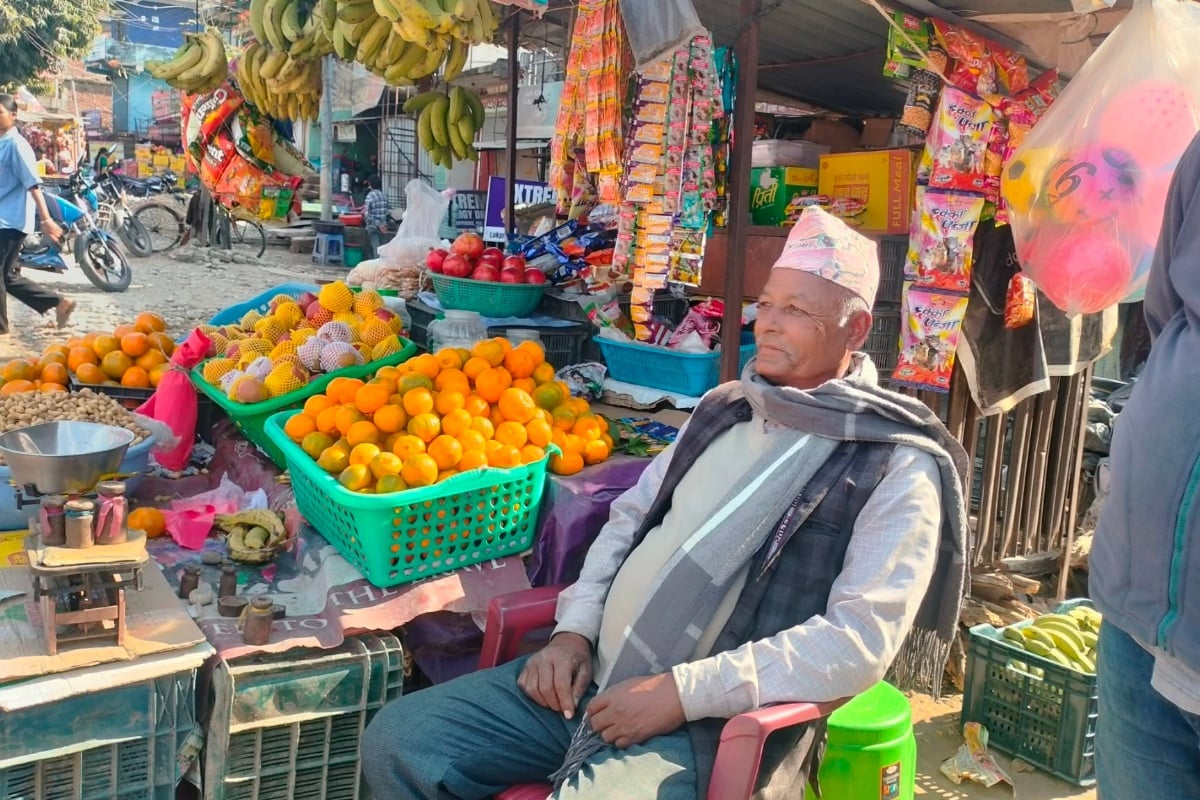 ठेला व्यवसायमा रमेका ६५ वर्षीय करनबहादुर