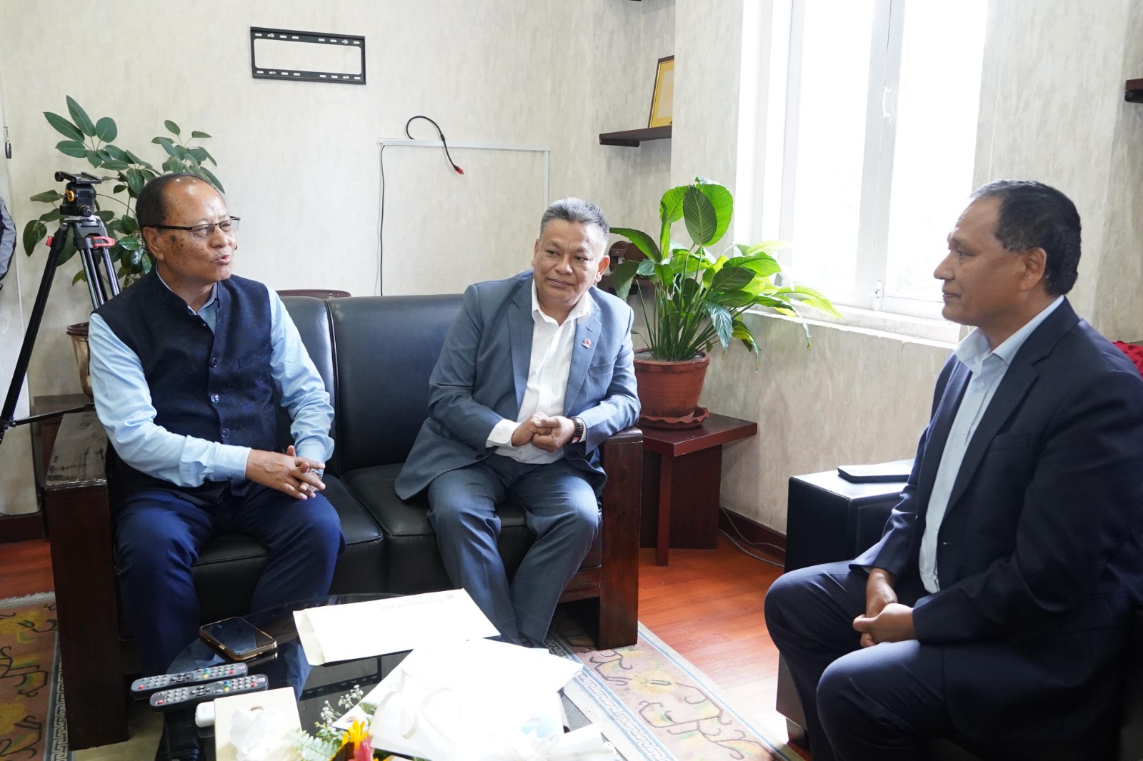 'लामो समयदेखि अलपत्र परेका आयोजनाका ठेक्का तोडिनेछ'