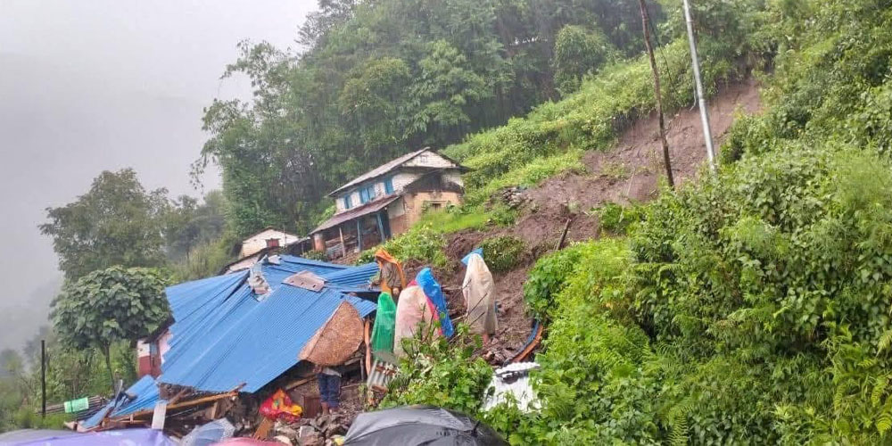 पर्वतको लाङ्दीमा पहिरोले घर पुरिएर बेपत्ता भएका दम्पतीको शव फेला