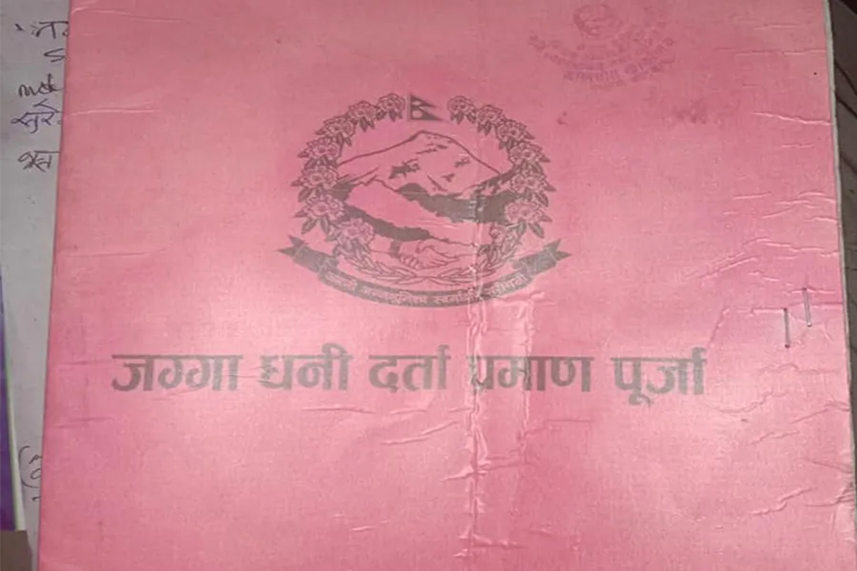 द्वन्द्वकालमा नष्ट भएका लालपुर्जा २३ वर्षपछि पाए चैनपुरका स्थानीयले