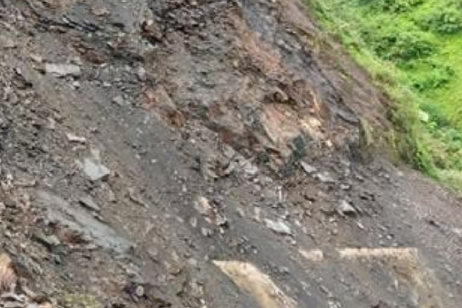 पहिरोले दाङ–सल्यान सडक अवरुद्ध