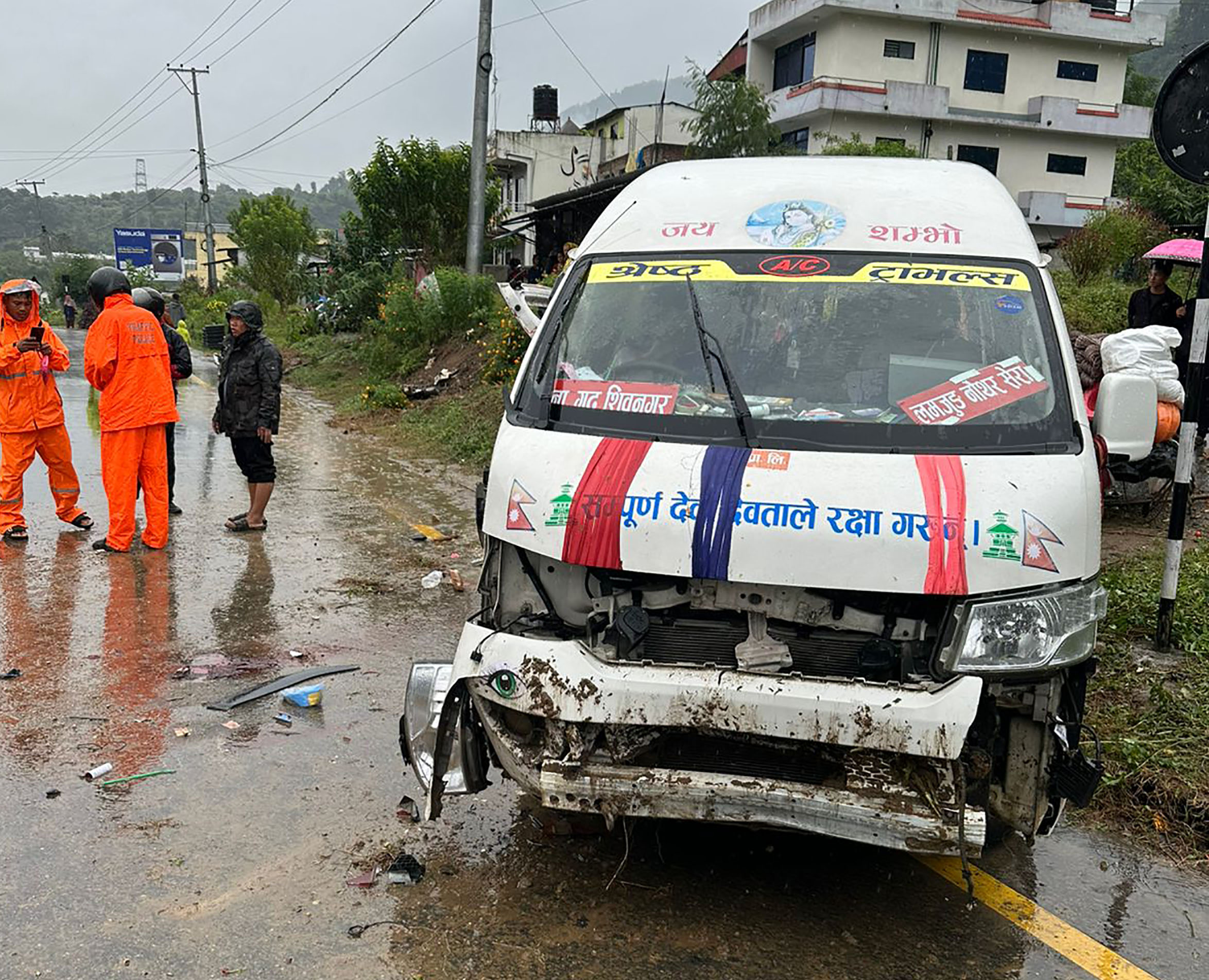 तनहुँ माइक्रो बस दुर्घटना: एक घाइतेको उपचारका क्रममा मृत्यु
