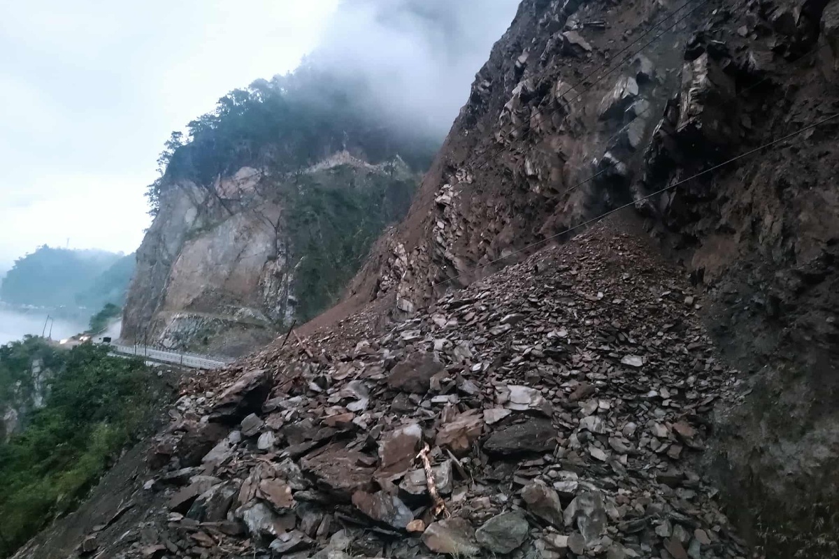 अवरुद्ध सडक खुलाउन मन्त्री घिसिङले बोलाए बैठक