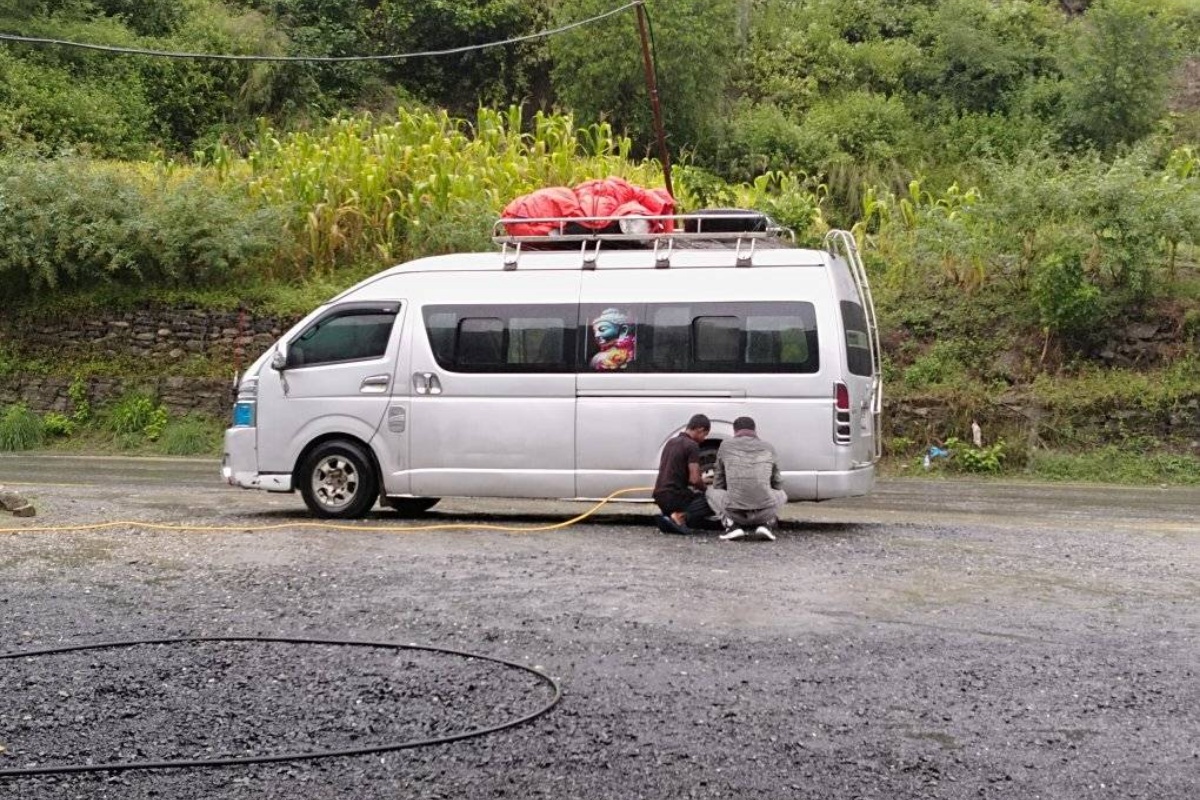 काभ्रेमा भारी वर्षा: बीपी राजमार्गमा सवारी सञ्चालनमा रोक