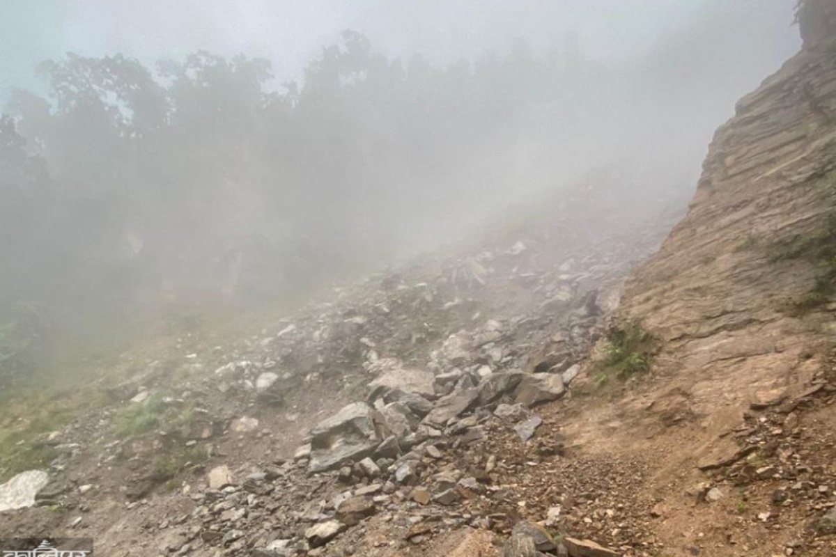 पहिरोका कारण कर्णाली राजमार्ग पुनः अवरुद्ध