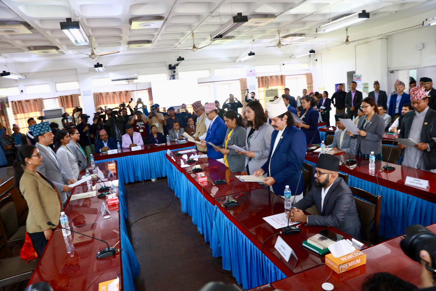 संसदीय समितिका नवनिर्वाचित सभापति लिए शपथ