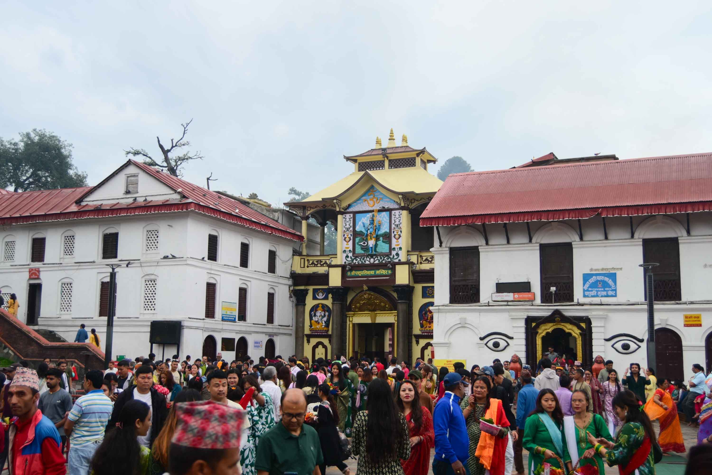 साउने संक्रान्ति मनाउन पशुपतिनाथमा भक्तजनको चहलपहल (तस्वीरहरू)
