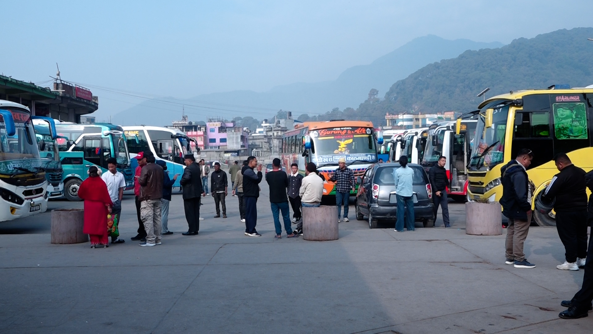 होली र निर्वाचनको संयोग: बढ्दै काठमाडौँ उपत्यका छाड्नेको संख्या