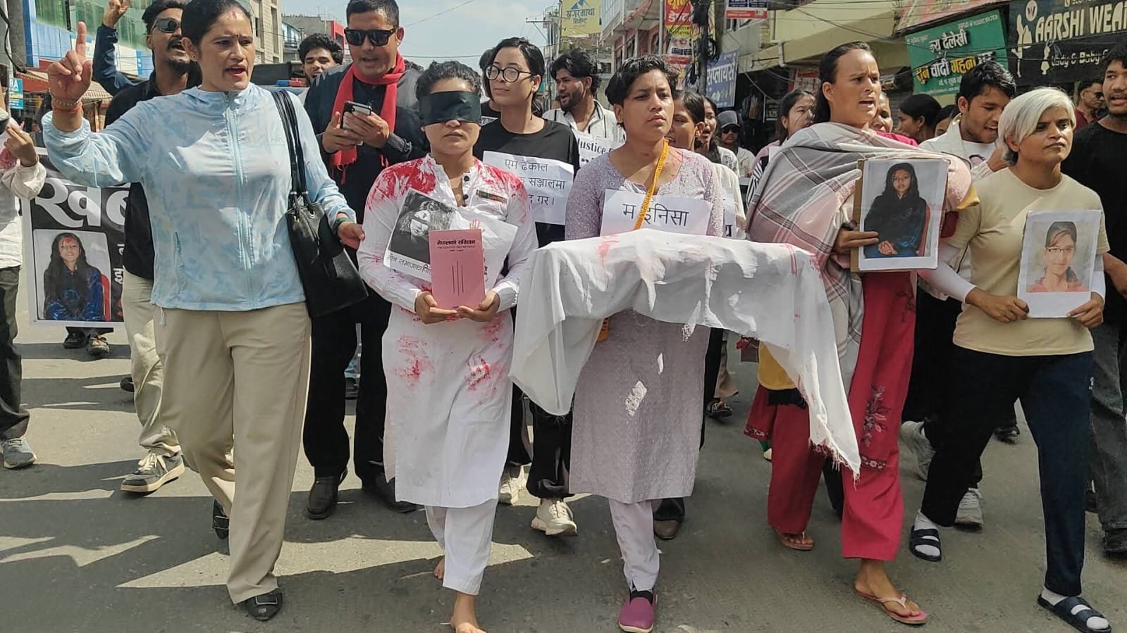 इनिशाको ‘डमी’ शवसहित सुर्खेतमा प्रदर्शन