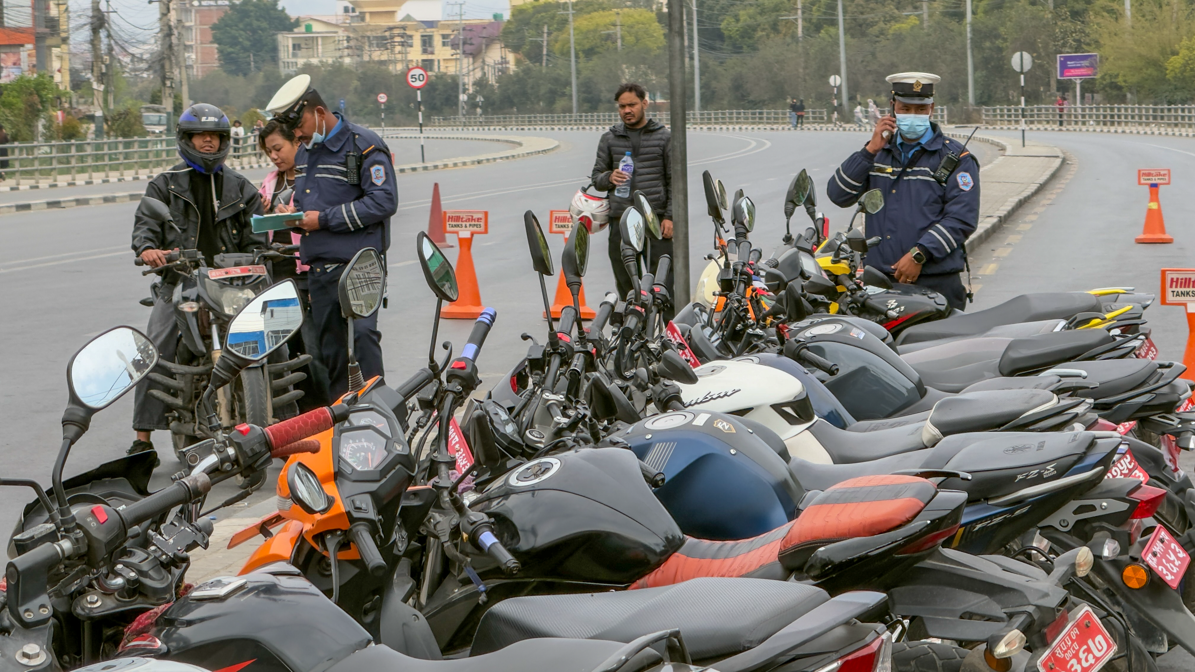 पासबिना सञ्चालित ९०० सवारीसाधन नियन्त्रणमा