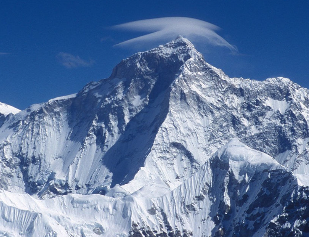 मकालु आरोहणका क्रममा एक शेर्पाको मृत्यु, इरानी आरोही बेपत्ता