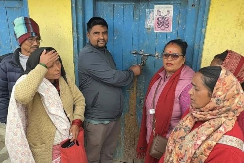 सोमबार दुई उडान भर्ने सहमतिपछि खुल्यो नेपाल एयरलाइन्सको कार्यालयमा लगाइएको ताला