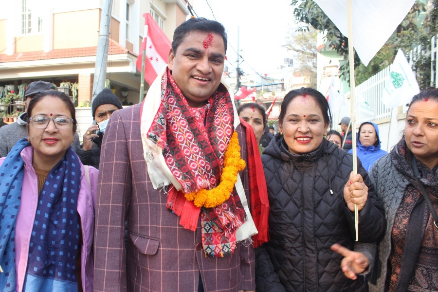 चुनावी घरदैलो गर्दै प्रदीप पाैडेल