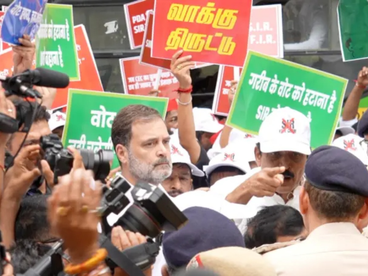 विपक्षी सांसद दिल्ली प्रहरीको नियन्त्रणमा, राहुल गान्धी भन्छन्– यो संविधान बचाउने लडाइँ हो