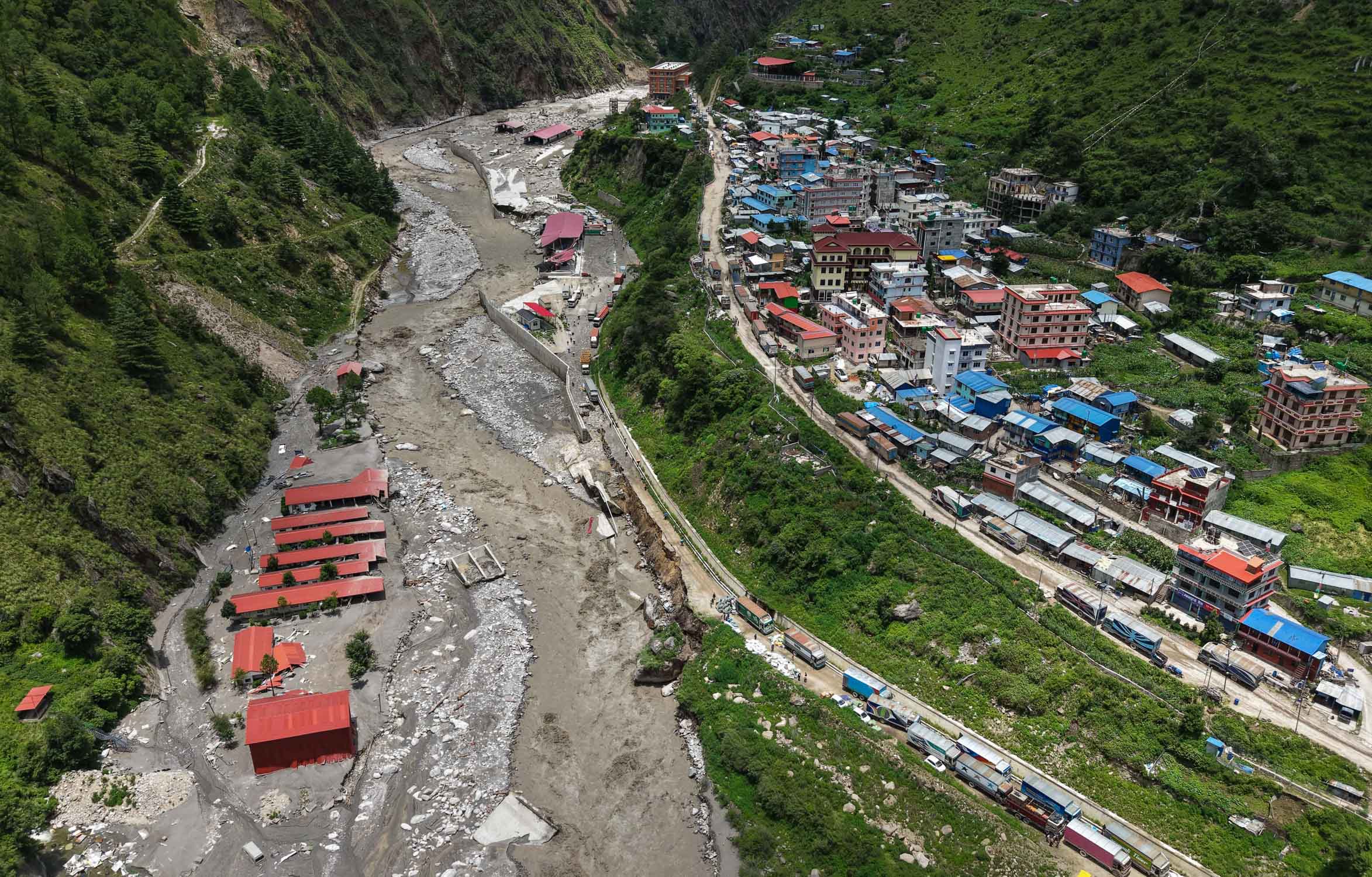 उत्तरी नाकाहरू बाढीपहिरोले बिथोलिँदा खल्बलिँदै व्यापारचक्र