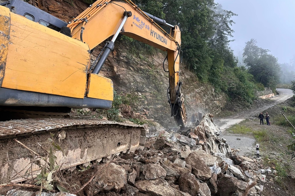 सात दिनपछि खुल्यो बागलुङ-बरेङ सडक