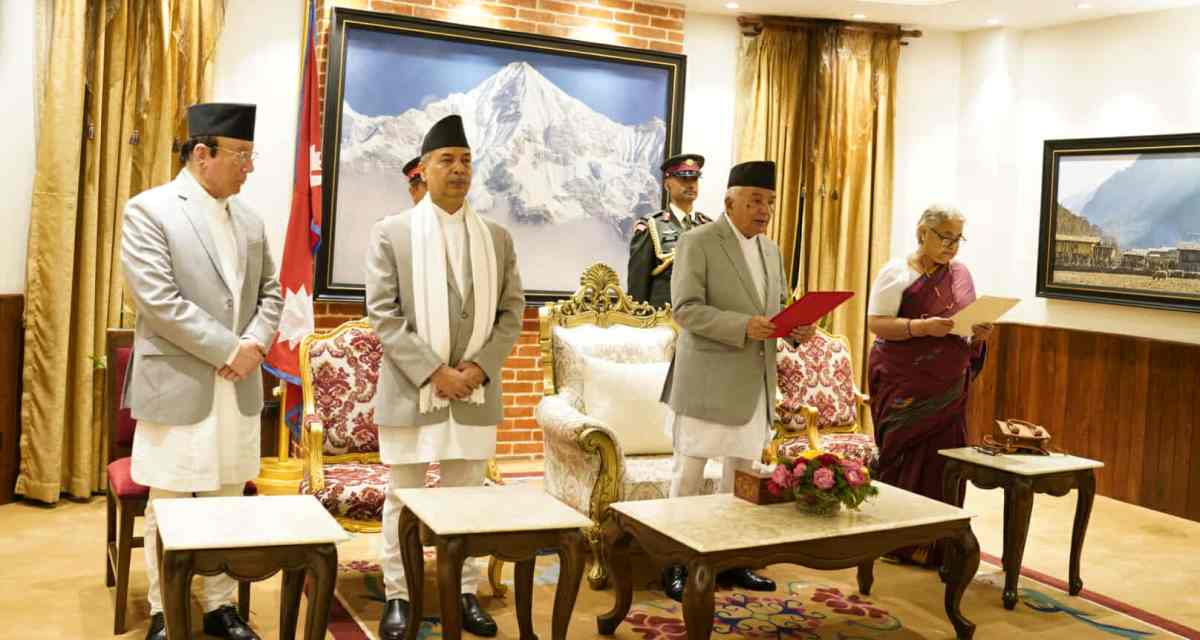 नवनियुक्त प्रधानमन्त्री सुशीला कार्कीले लिइन् शपथ