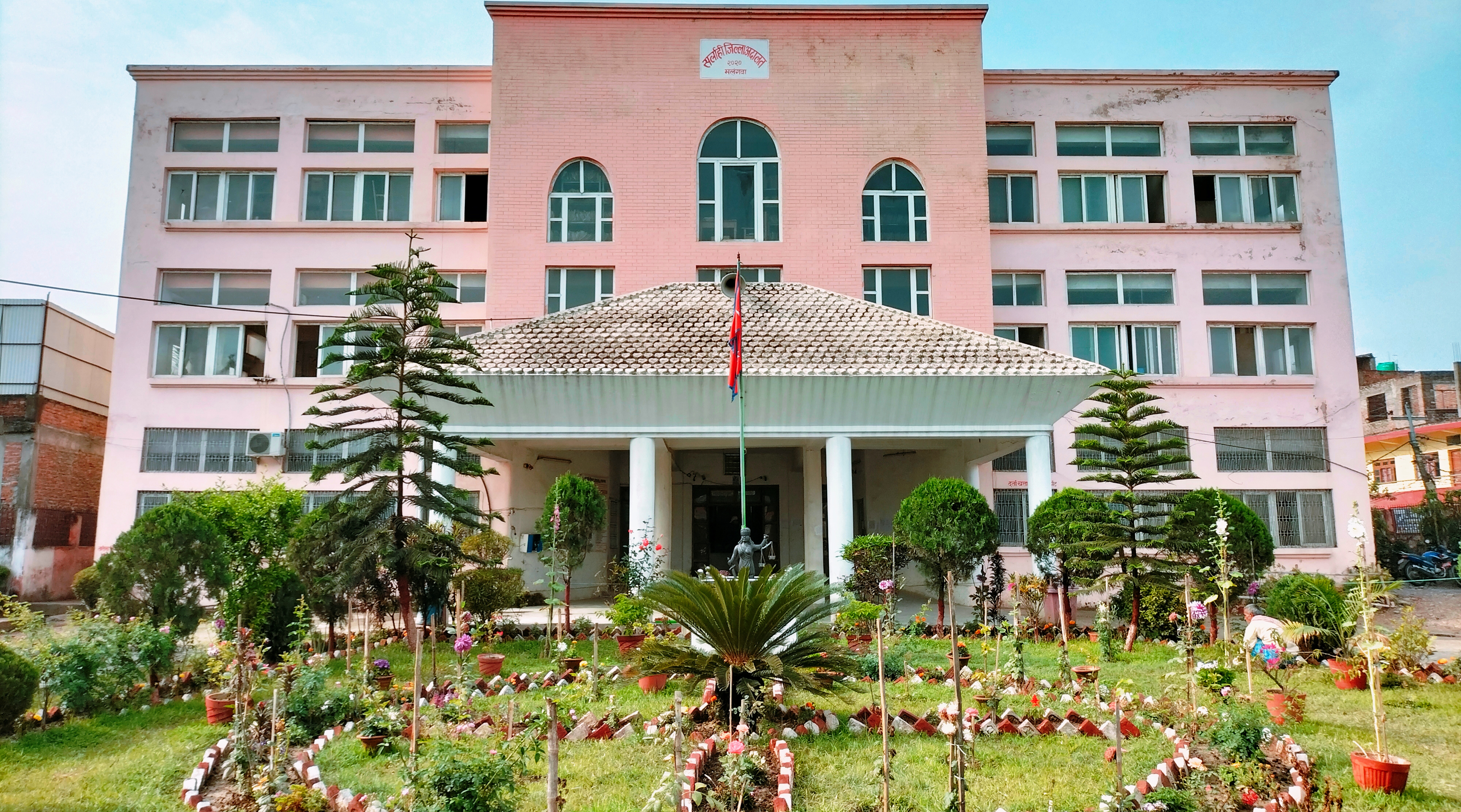 सब–इन्जिनियर हत्याको विरोधमा सर्लाही जिल्ला अदालतको सेवा अवरुद्ध