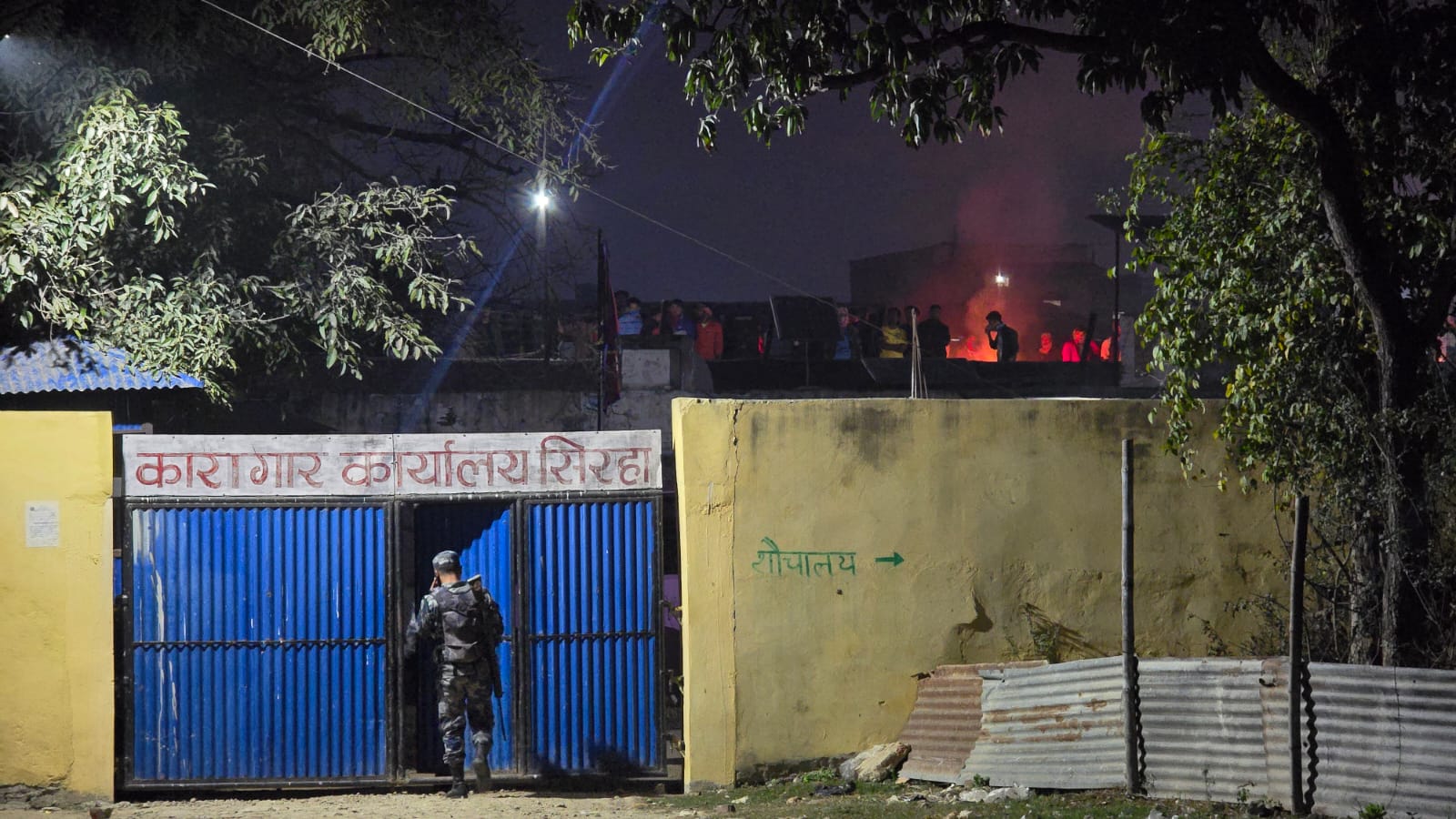 सिरहा कारागारमा तनाव, नाइके पक्राउपछि कैदीबन्दीले गरे तोडफोड