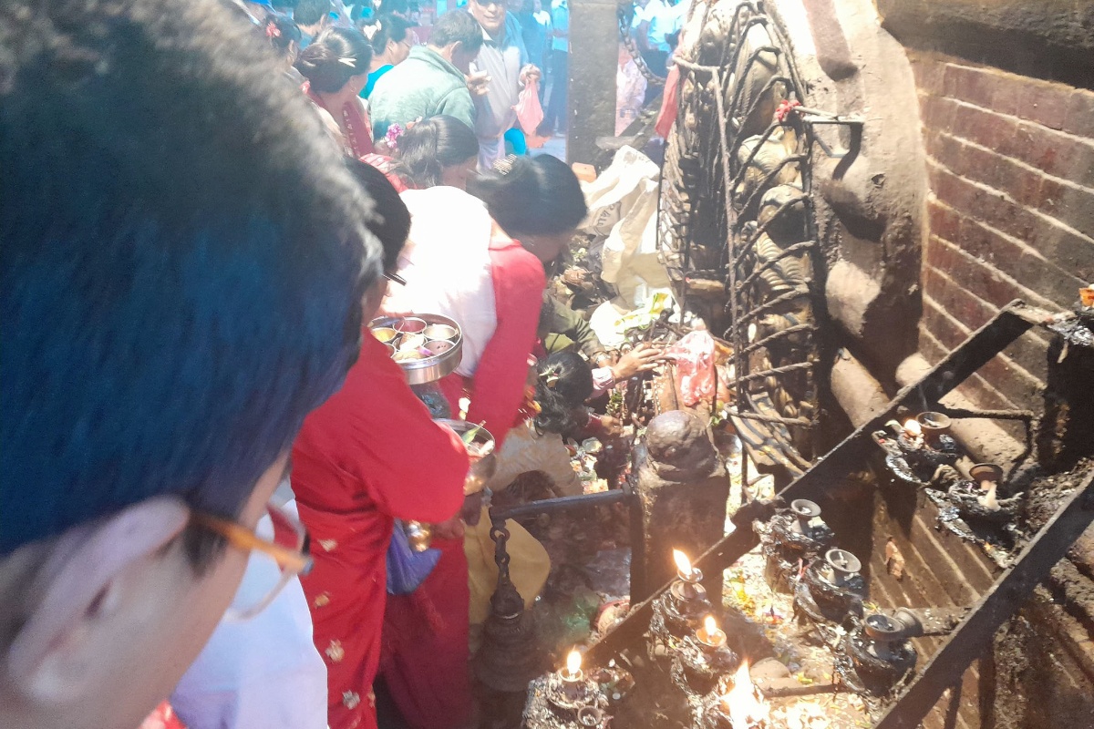 तलेजु मन्दिर खुल्ला: बिहानैदेखि दर्शनार्थीको घुइँचो