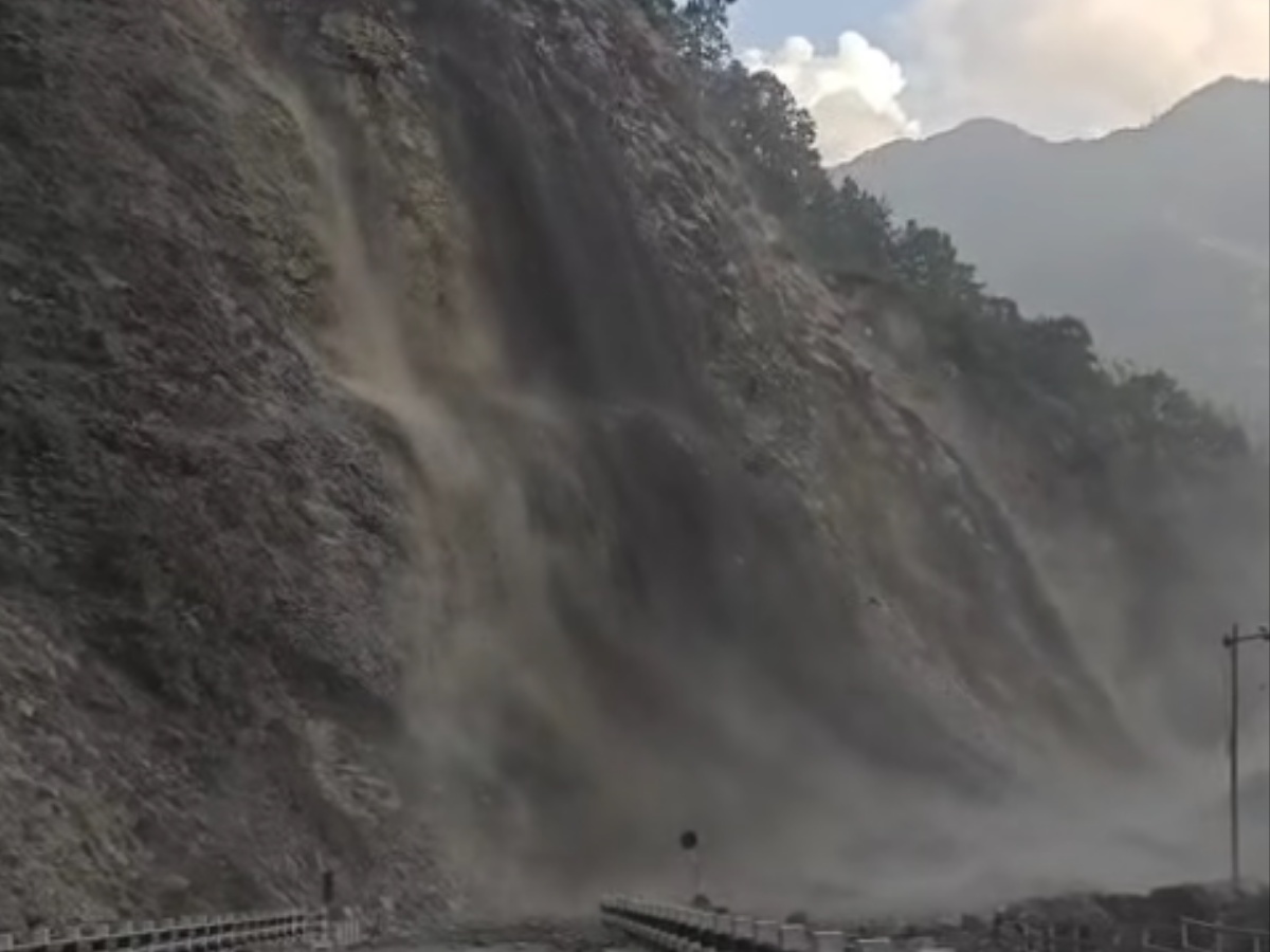 नारायणगढ-मुग्लिन सडकमा फेरि पहिरो, वैकल्पिक मार्ग प्रयोग गर्न अनुरोध