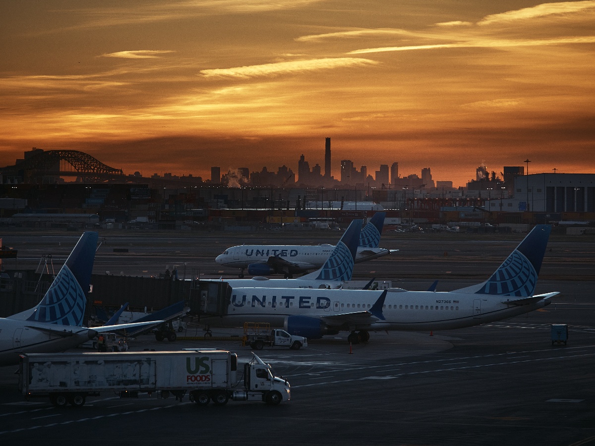 ‘शटडाउन’को असर : अमेरिकी एयरलाइन्सले रद्द गरे करिब एक हजार उडान