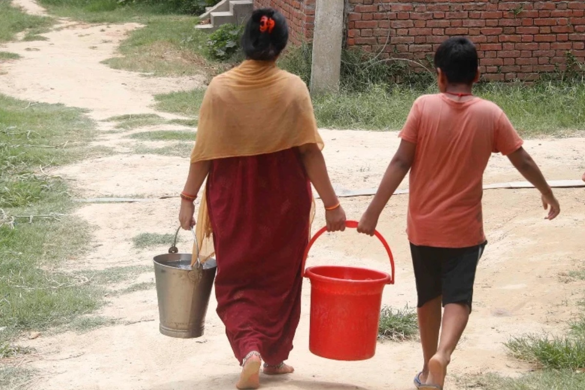 चुरेफेदको मेनहरवा गाउँमा खानेपानीको संकट