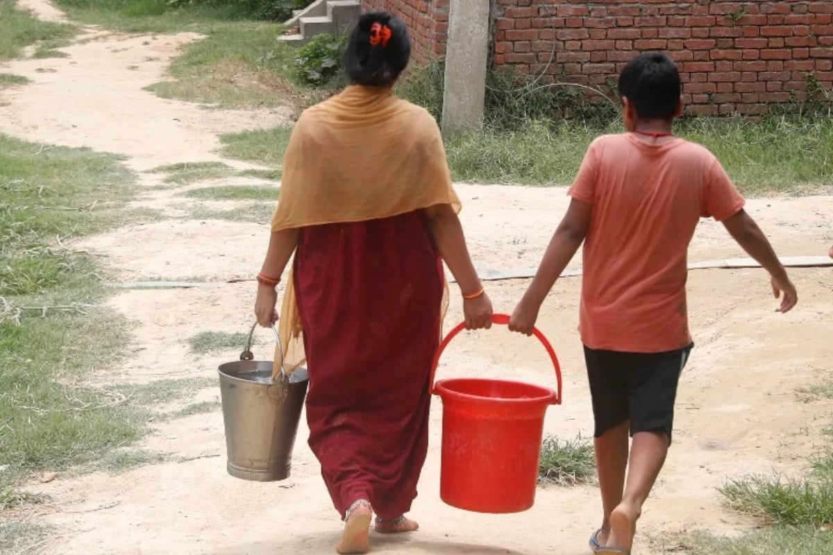 चुरेफेदको मेनहरवा गाउँमा खानेपानीको संकट